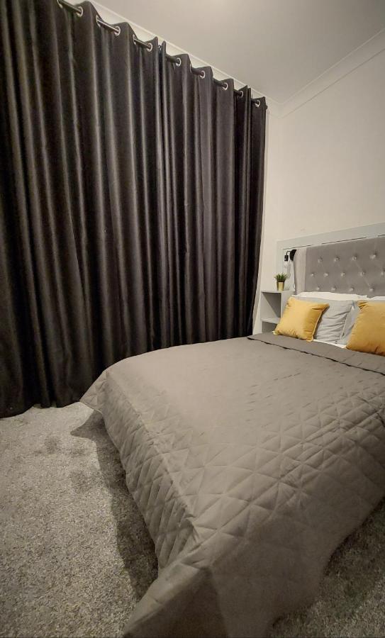 Modern & Bright, G/F, 1Br Apt. Real Hidden Gem Lägenhet Hamilton Exteriör bild