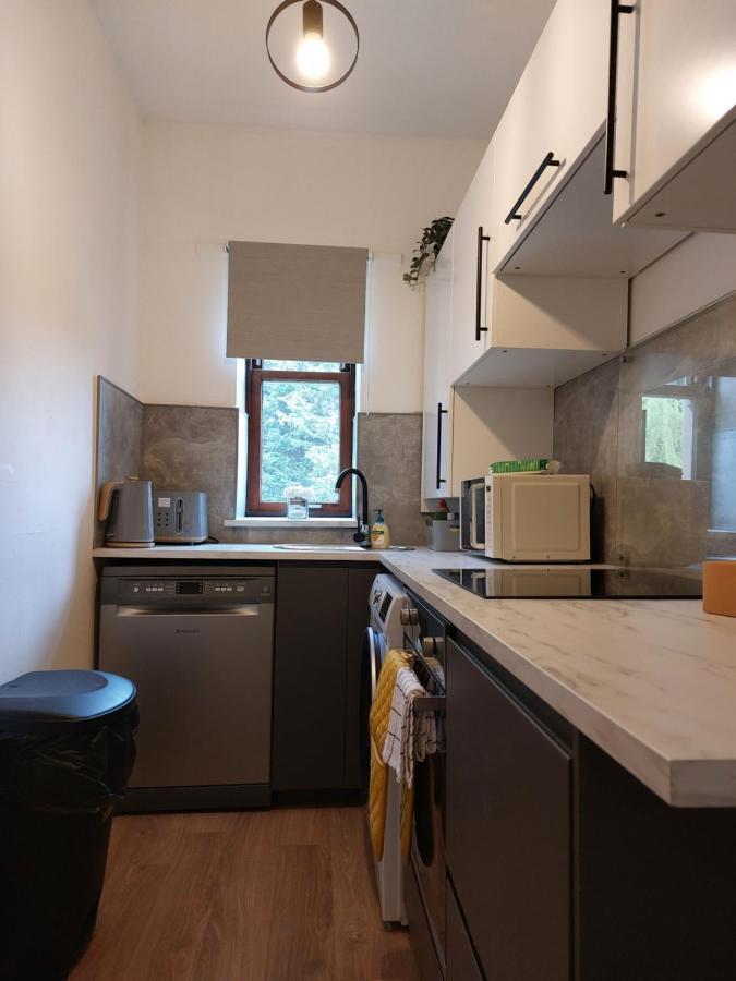 Modern & Bright, G/F, 1Br Apt. Real Hidden Gem Lägenhet Hamilton Exteriör bild